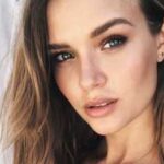 Юна ангел Victoria’s Secret поділилась відвертим фото на пляжі