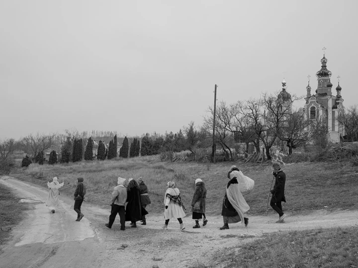 Маски, колядки та вертеп у знищених селах: фоторепортаж з прифронтового Сходу3