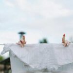 Без відбілювача та складних процедур: як позбутися плям від ягід за лічені секунди