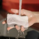 Прості поради, як економити воду, не позбавляючи себе комфорту
