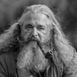 Чому одні чоловіки волохаті, а інші ні, і яке відношення до цього має рівень тестостерону?