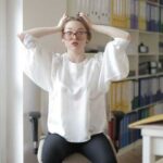 Втомилися прямо в офісі? 5 простих вправ, які відновлять ваш тонус і концентрацію