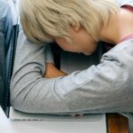 Ви достатньо спите, але все ще втомлюєтеся? Причини, які вас здивують