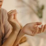 Вас почують: 6 місць на тілі, куди варто наносити парфуми