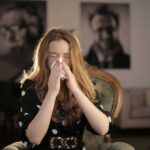 Що колір і консистенція виділень з носа можуть розповісти про ваше здоров'я