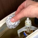 Зробіть ефективний домашній засіб для чищення туалету за копійки