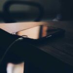 Швидкий знос: чому не варто заряджати смартфон вночі