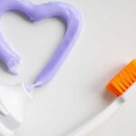 Чи варто витрачати гроші на дорогу зубну пасту? Стоматологи розкривають правду
