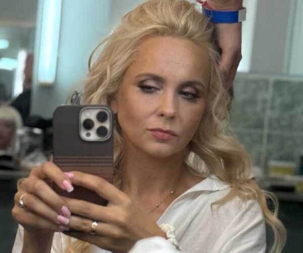 Лілія Ребрик у чорній сукні…