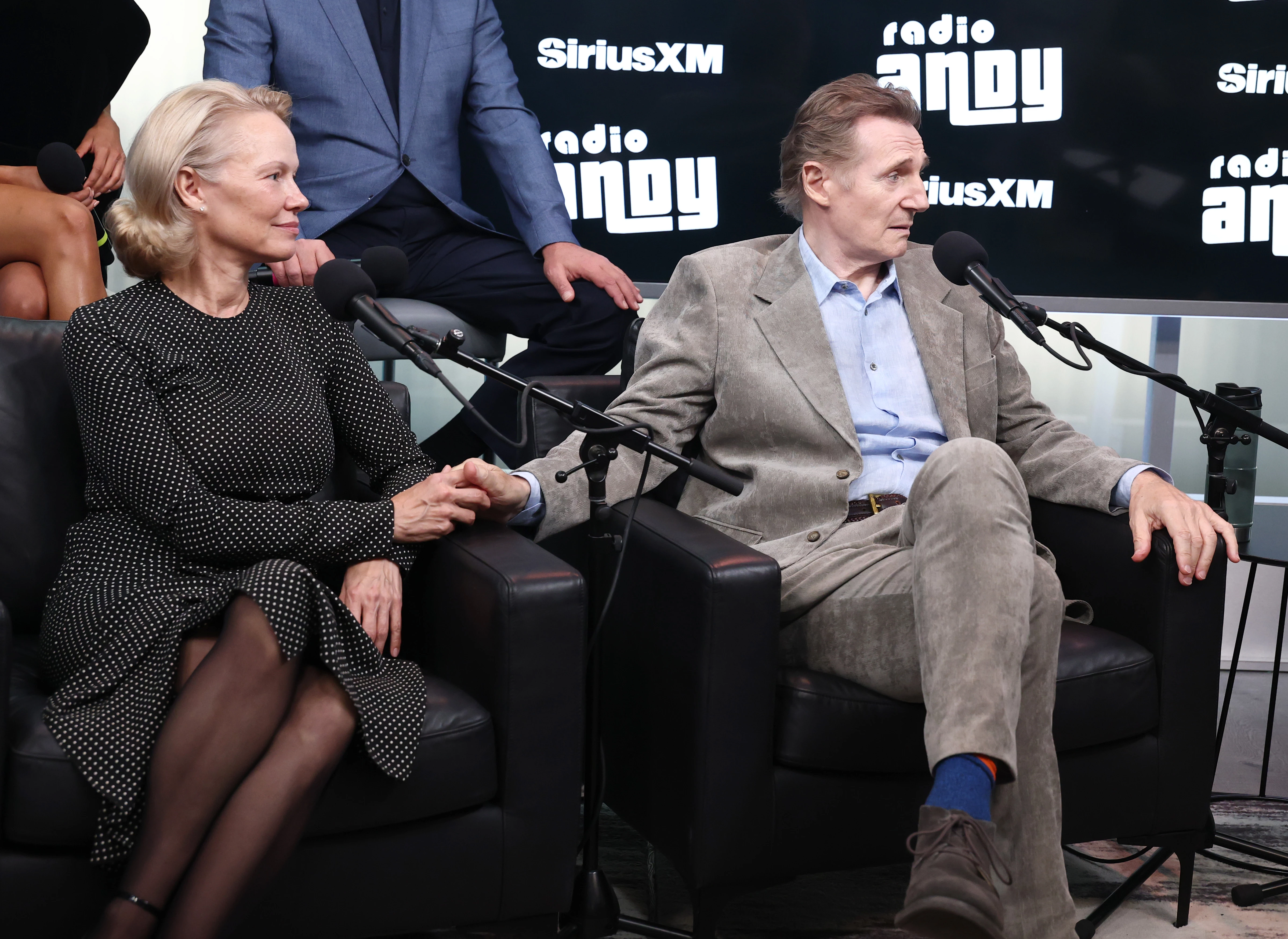 Памела Андерсон та Ліам Нісон на SiriusXM у серіалі 2