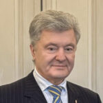 «Це несмак і цинізм»: Валентин Гладких дорікає Петру Порошенку за те, що він одягнув куртку Canali на зустрічі з військовими