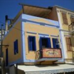 На поромі з Родосу на острів Сімі. Де подивитися на грецьких русалок та будиночки хобітів?