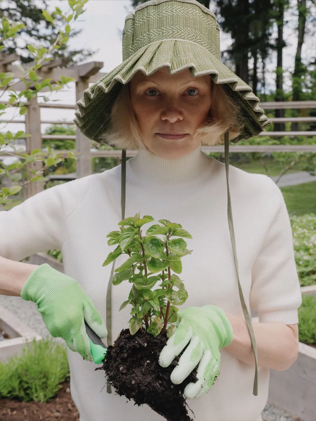 В гостях у Памели Андерсон: акторка показала свій дім на узбережжі0