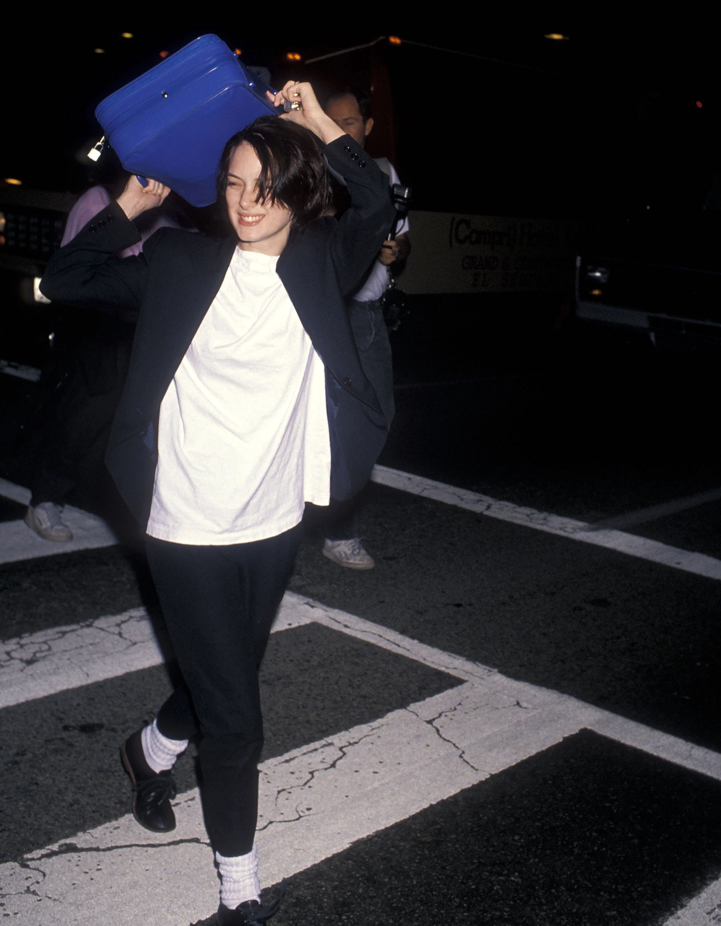 Вайнона Райдер в аеропорту Лос-Анджелеса, 1990 Вайнона Райдер в аеропорту Лос-Анджелеса, 19909