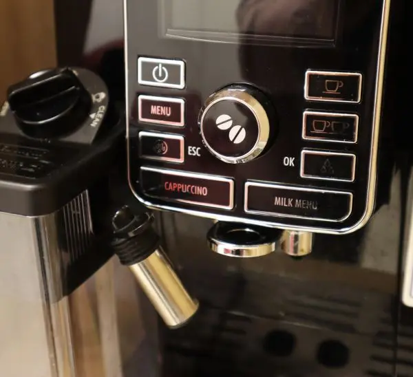 Кавомашина заростає зсередини: як промити…