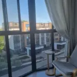 Як за допомогою фена перевірити, чи не просочується з вікон: старий метод монтажників, який працює без тепловізора