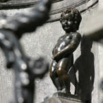 Скільки костюмів у Писяючого хлопчика?