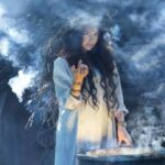 Та, що має таємні знання…