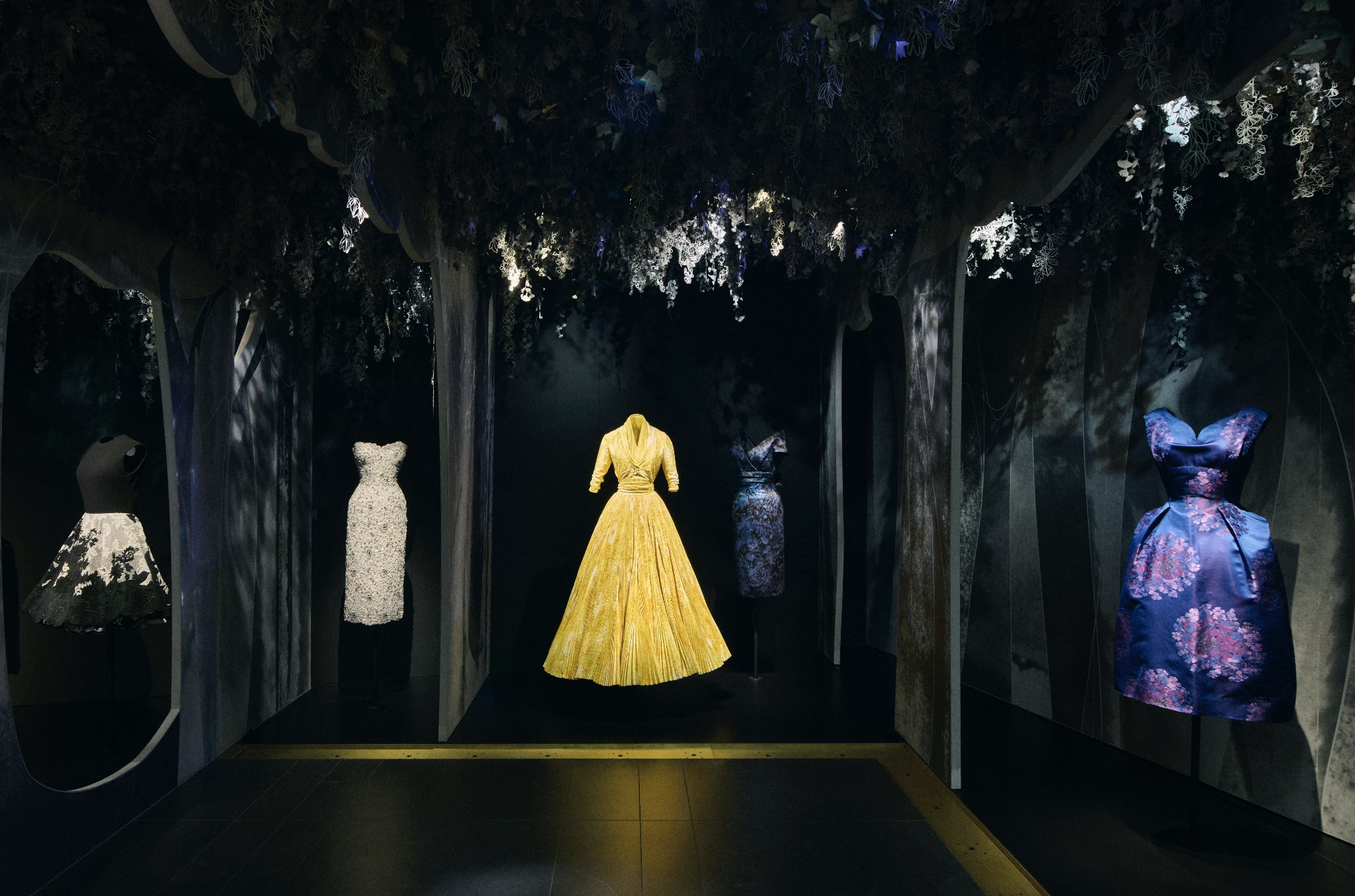 Майстер кутюру: спільна виставка Dior та Alaïa6