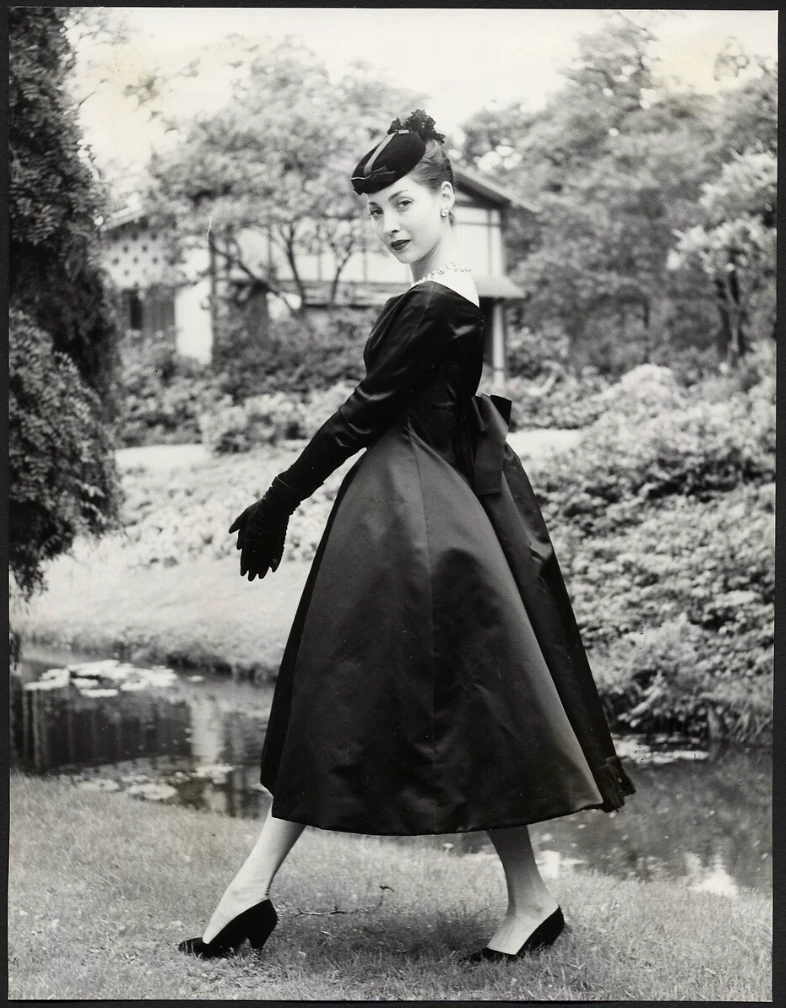 Модель Рене у сукні Caracas. Фото: Willy Maywald10