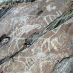 НЛО розкидають каміння