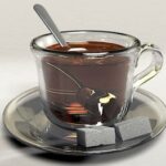 Чому не варто залишати ложку в кухлі з чаєм під час чаювання? Народні прикмети про столовий прилад