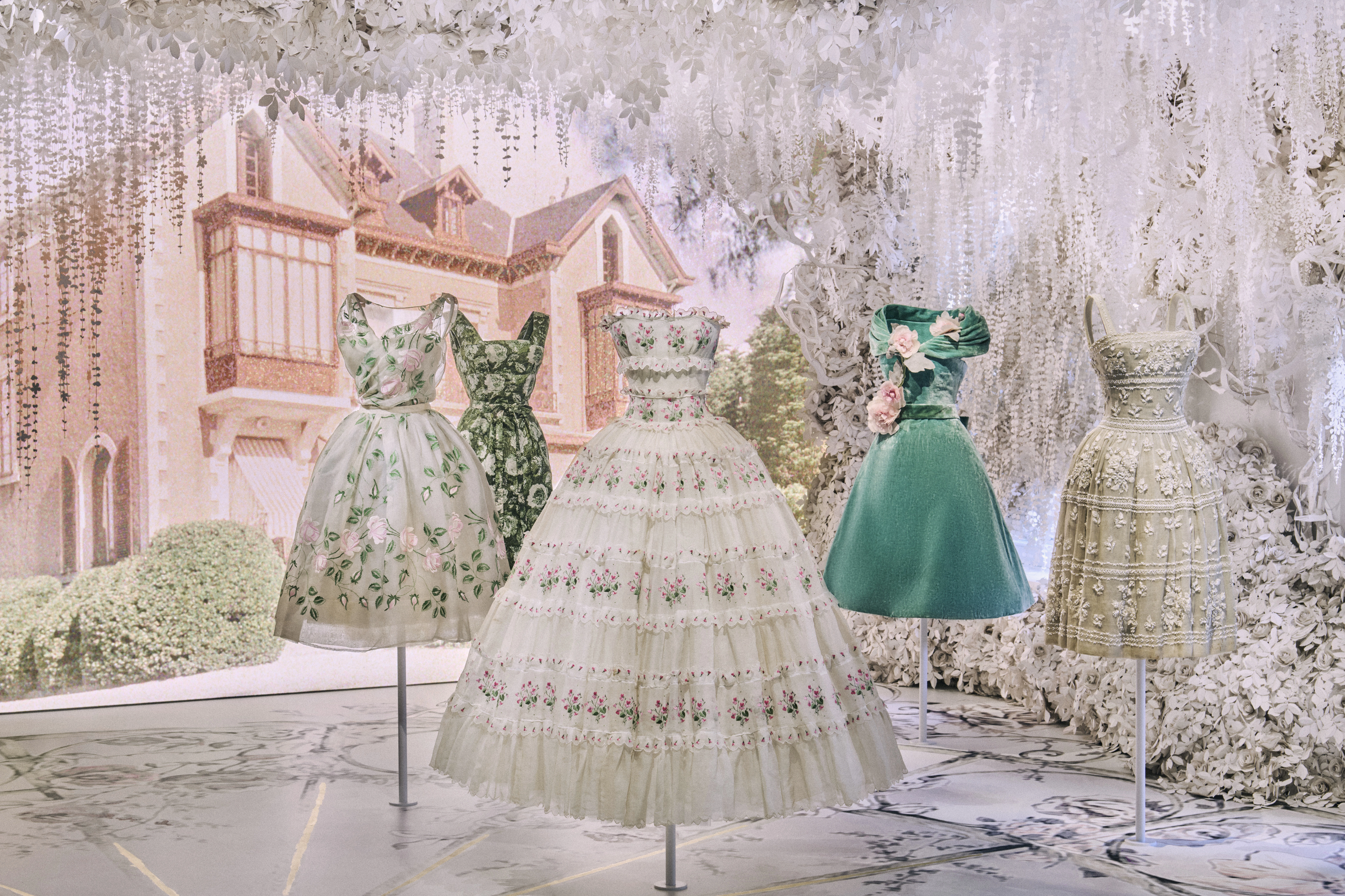 Майстер кутюру: спільна виставка Dior та Alaïa0