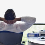 Робота з видом на море: як відпочити та заробити