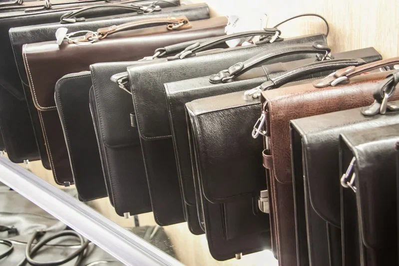 У Римі пограбували люксовий магазин Louis Vuitton: винесли все Сумки