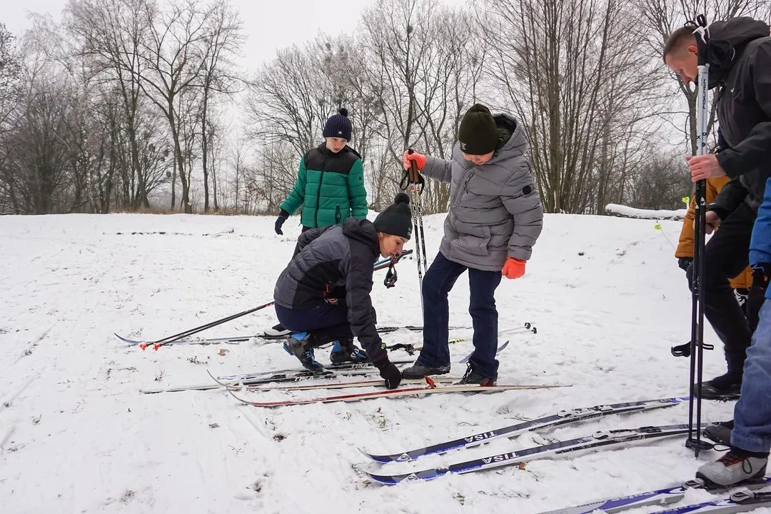 Зима близько: де покататися на лижах та сноуборді біля Києва та скільки це коштує