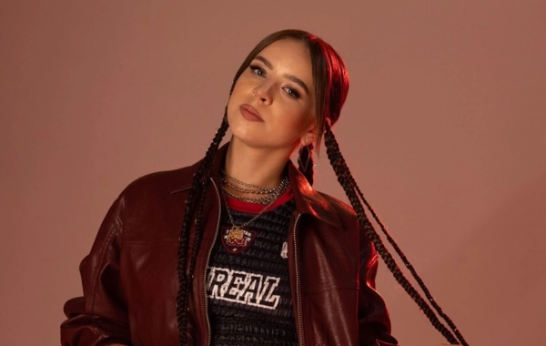 Головна 86 Настя Семчук заспіває хіт Степана Гіги на вечорі пам’яті