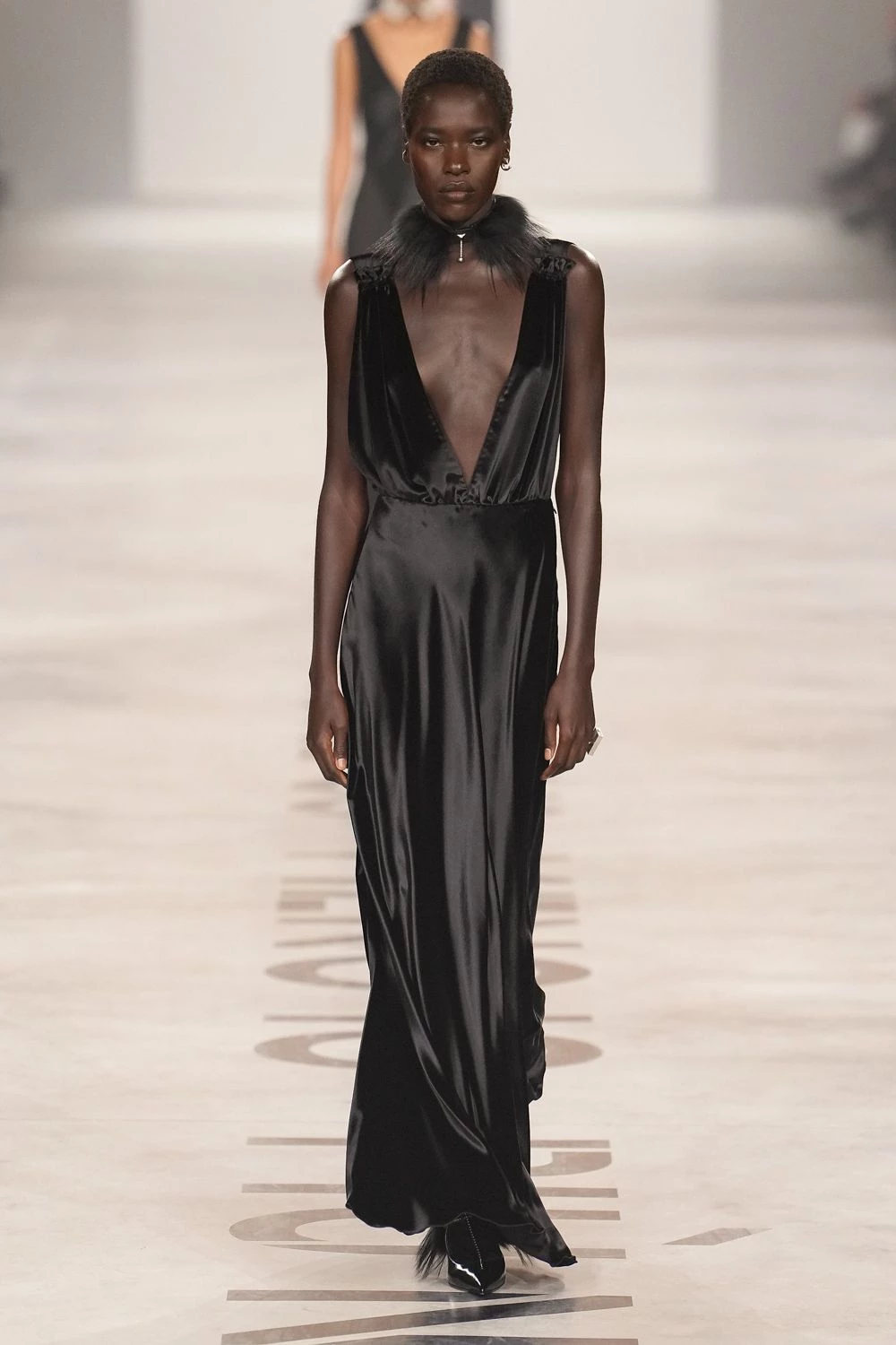 Fendi відзначає нову еру: дебютна колекція Марії Грації К'юрі "Менше я, більше ми"19