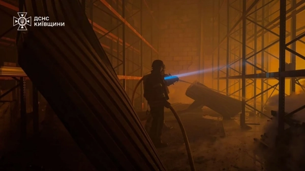 Безпілотники атакували склад Roshen у Яготині: сталася масштабна пожежа 12