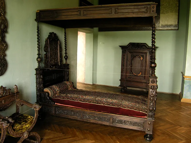 Територія Олеського замку