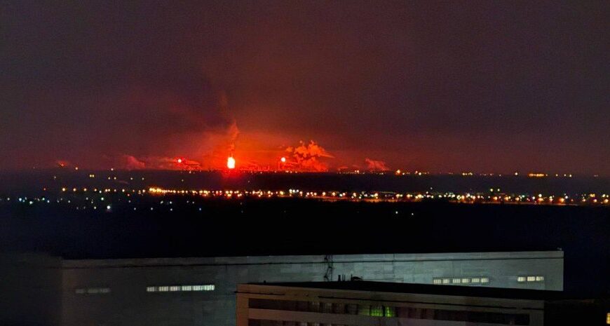Безпілотники атакували нафтопереробний завод у Волгограді: виникла масштабна пожежа