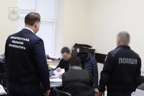 Закарпаття: викрито медиків, що "лікували" туберкульоз за 11 500 доларів 12 Закарпаття: викрито медиків, що "лікували" туберкульоз за 11 500 доларів 10