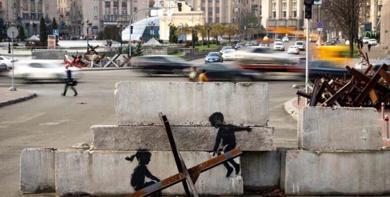 Бенксі в Україні: розкриваємо таємні послання семи культових графіті 4