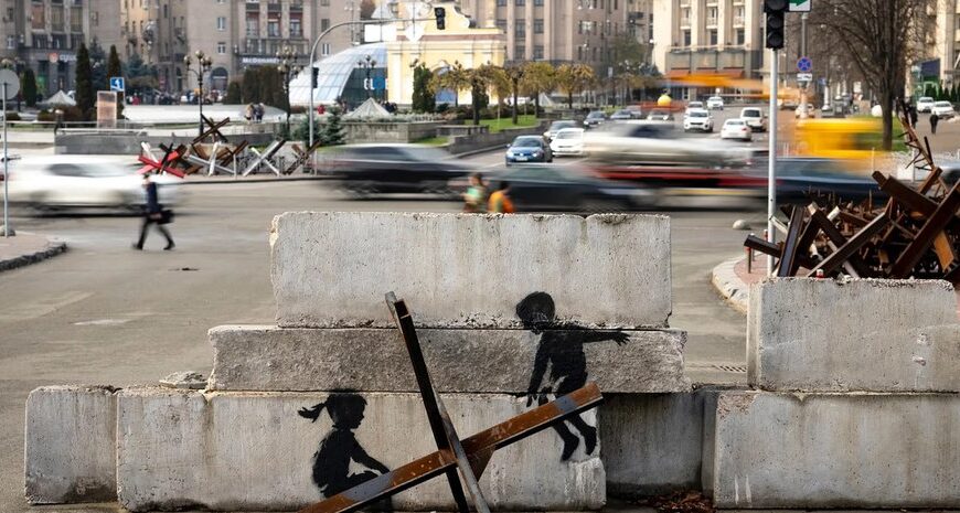 Бенксі в Україні: розкриваємо таємні послання семи культових графіті