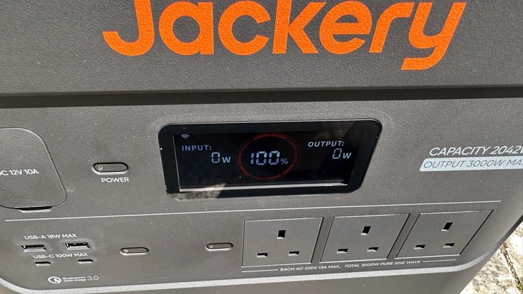 Експерт назвав потужну зарядну станцію, що забезпечить енергією на тижні: огляд моделі 6