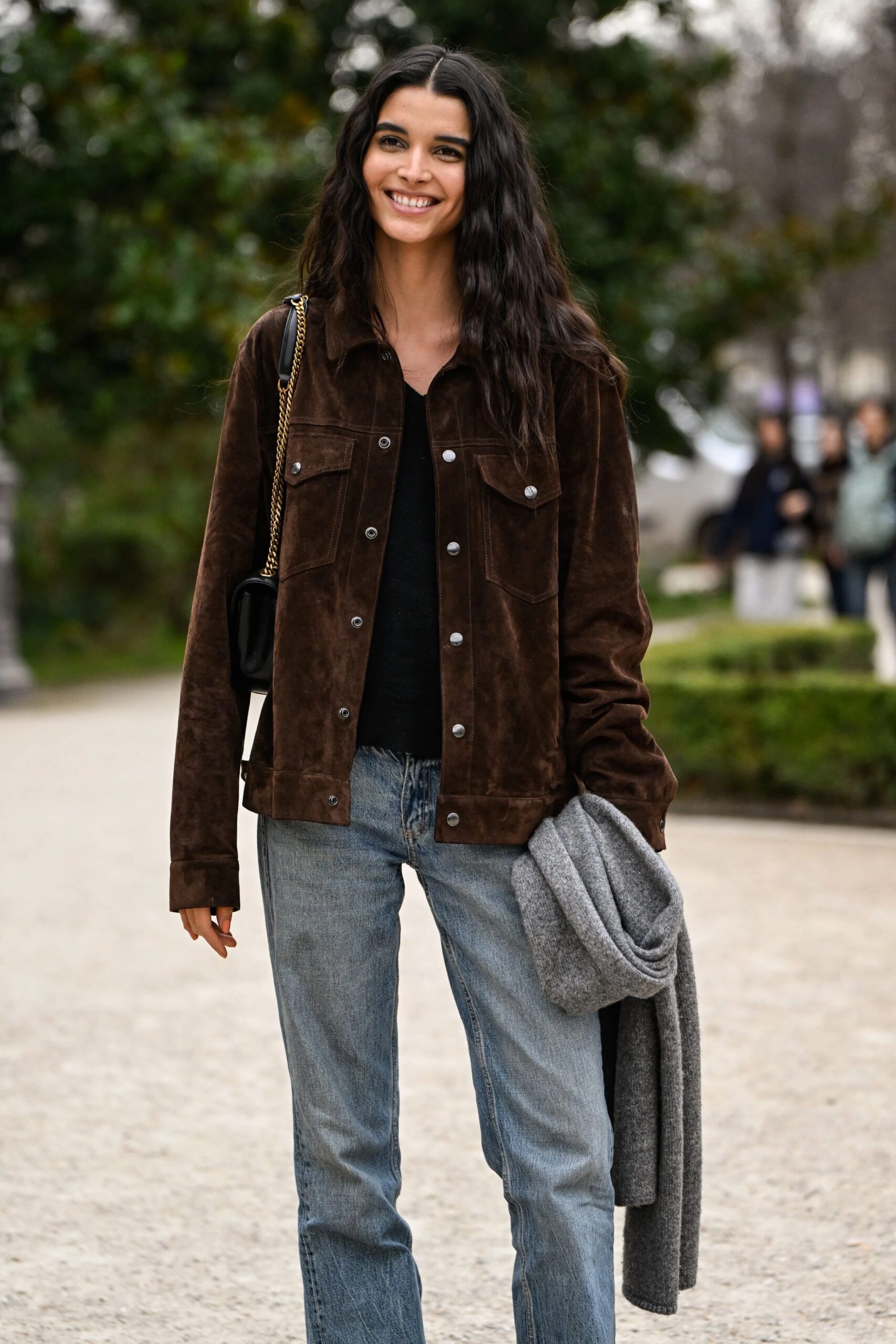 Джинси та джемпер: ідеальне весняне поєднання, яке завжди працює