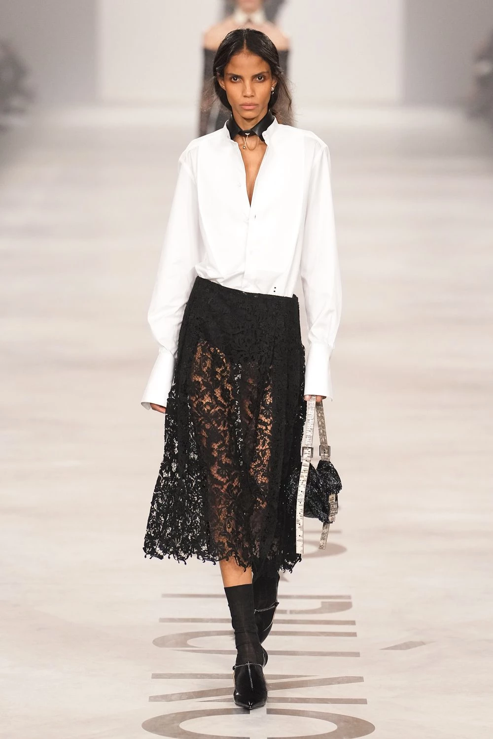 Fendi відзначає нову еру: дебютна колекція Марії Грації К'юрі "Менше я, більше ми"0