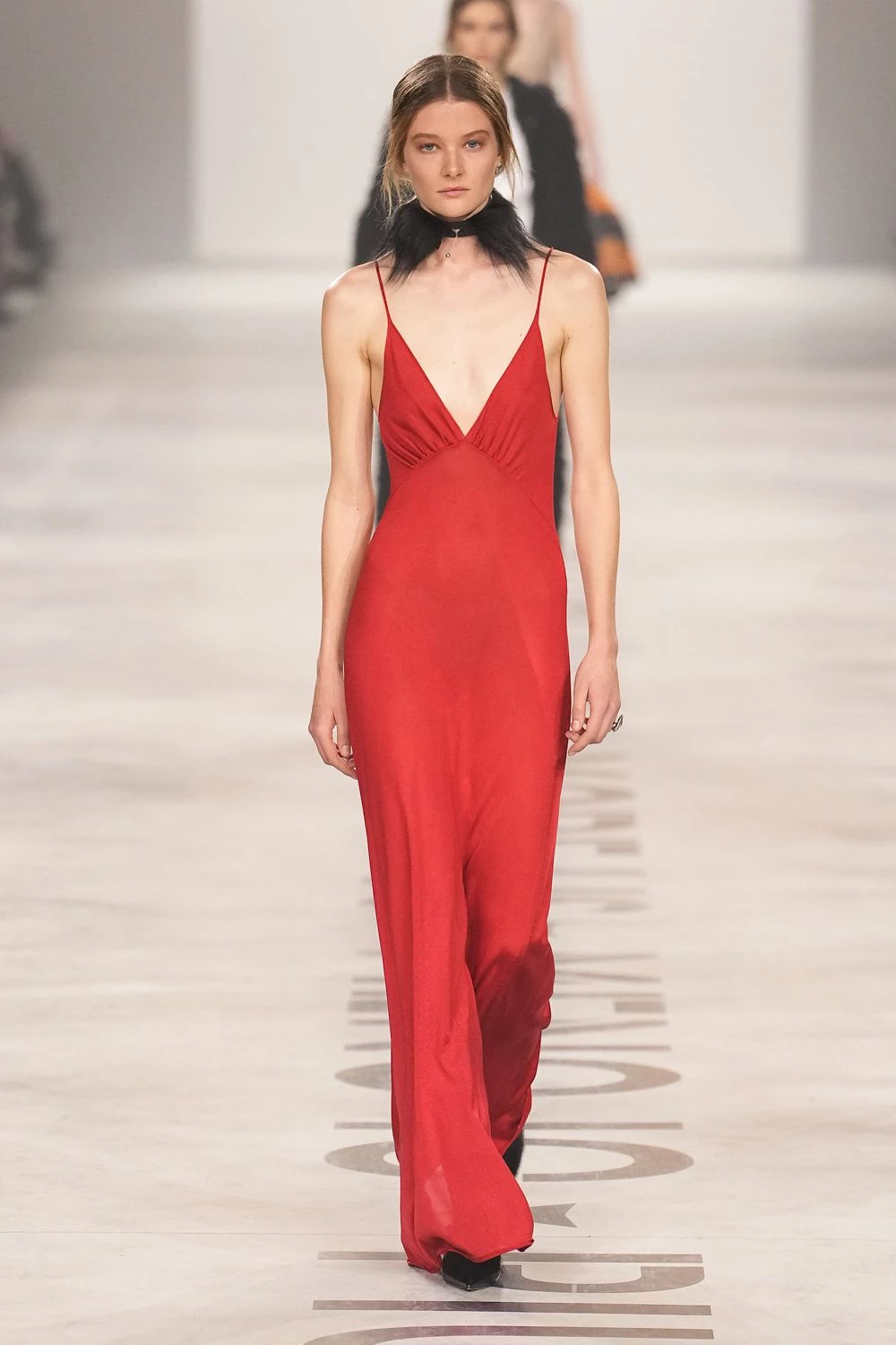 Fendi відзначає нову еру: дебютна колекція Марії Грації К'юрі "Менше я, більше ми"13