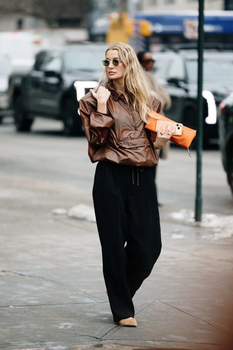 Стильні штани: як нюйоркчанки підкорюють вулиці цієї весни 3