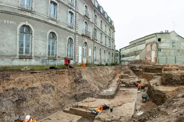 Головна 64 Французькі археологи відкопали 640-річний замок: перші фото