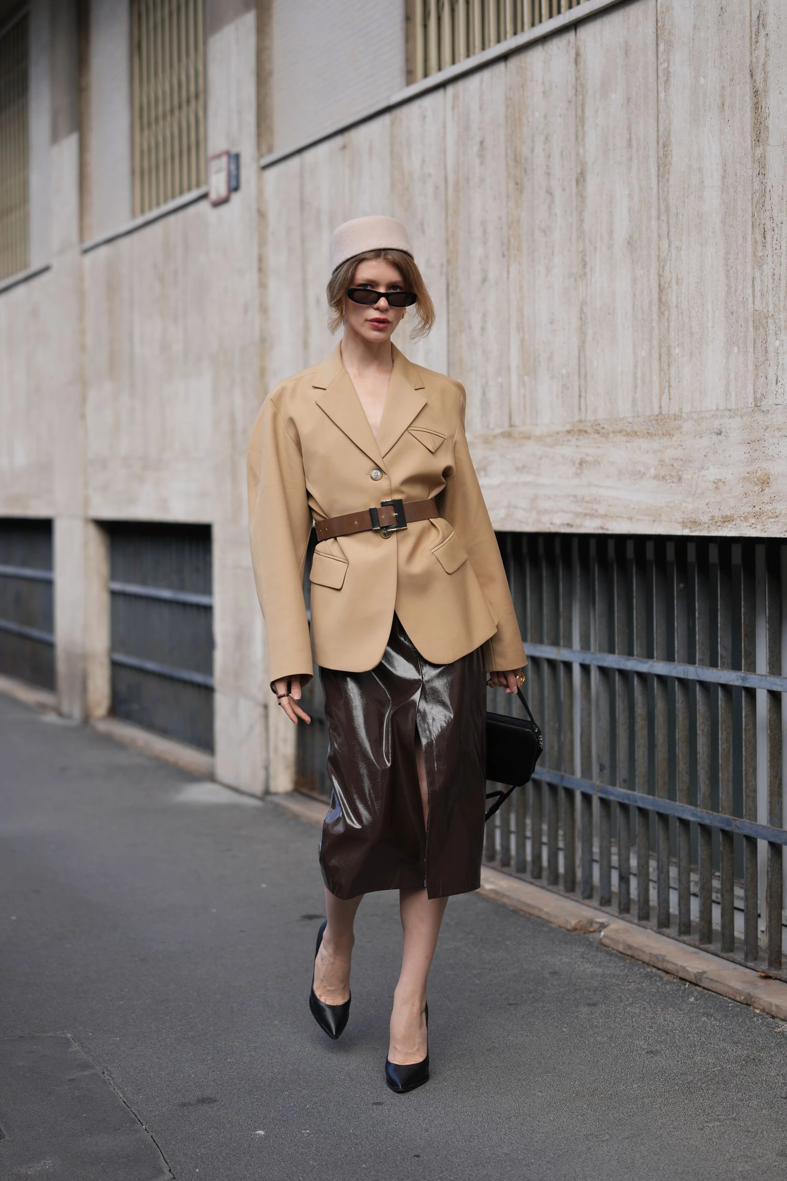 Шкіряна спідниця: новий тренд, який варто додати до свого образу цього сезону 12 Шкіряна спідниця: новий тренд, який варто додати до свого образу цього сезону9