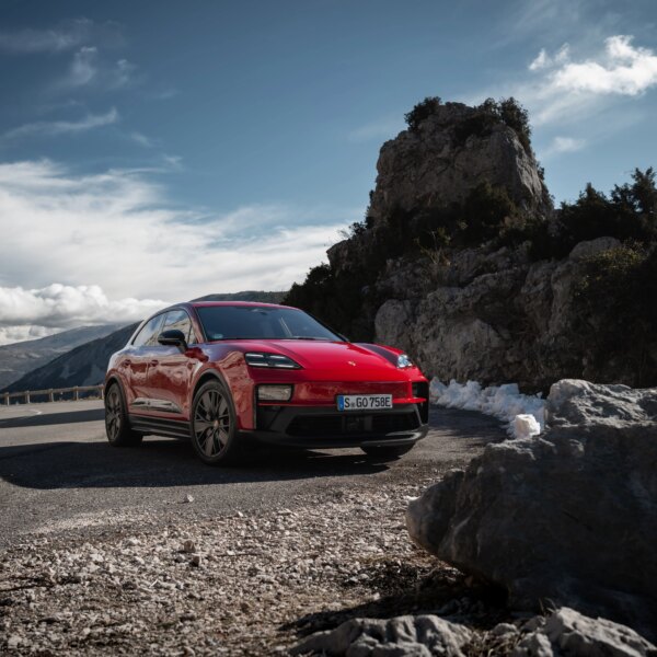 Головна 63 Porsche Macan GTS: Швидкісний електрокар, що вразив редакторку Vogue UA