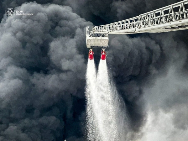 "Якщо потрібно на вулицю - скористайтеся маскою": в одному з районів на Львівщині перевищення оксиду вуглецю після атаки рф