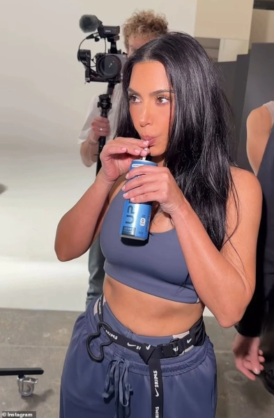 Кім Кардаш'ян випустила енергетик: зірка в огні критики через рекламні фото 16 Кім Кардаш'ян випустила енергетик: зірка в огні критики через рекламні фото 14