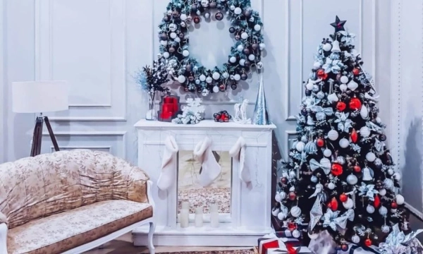 Розміщуй ялинку безпечно: прості правила для святкового затишку без ризику