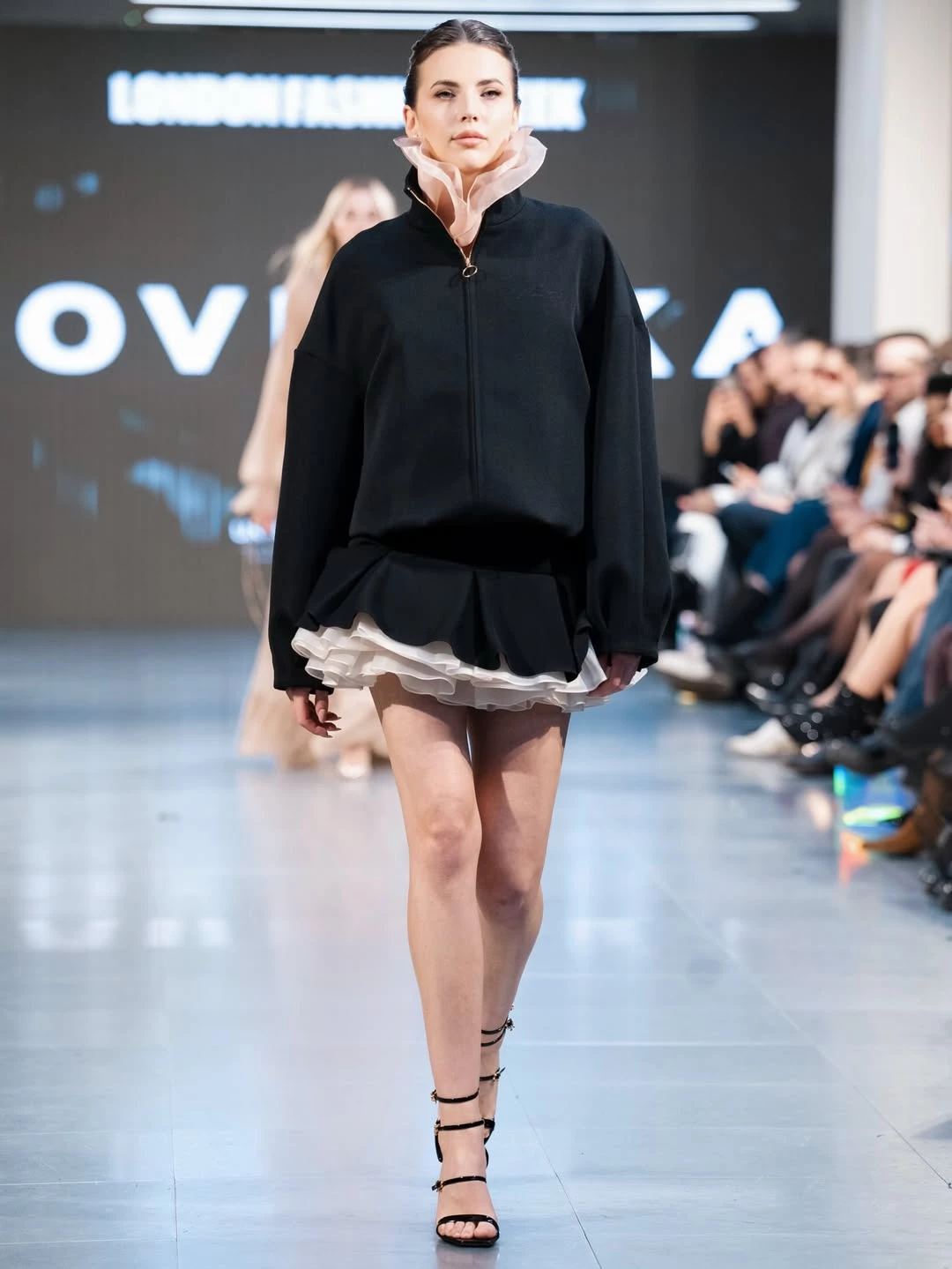 Українські дизайнери запалили подіуми London Fashion Week: найяскравіші моменти 19 Українські дизайнери запалили подіуми London Fashion Week: найяскравіші моменти8